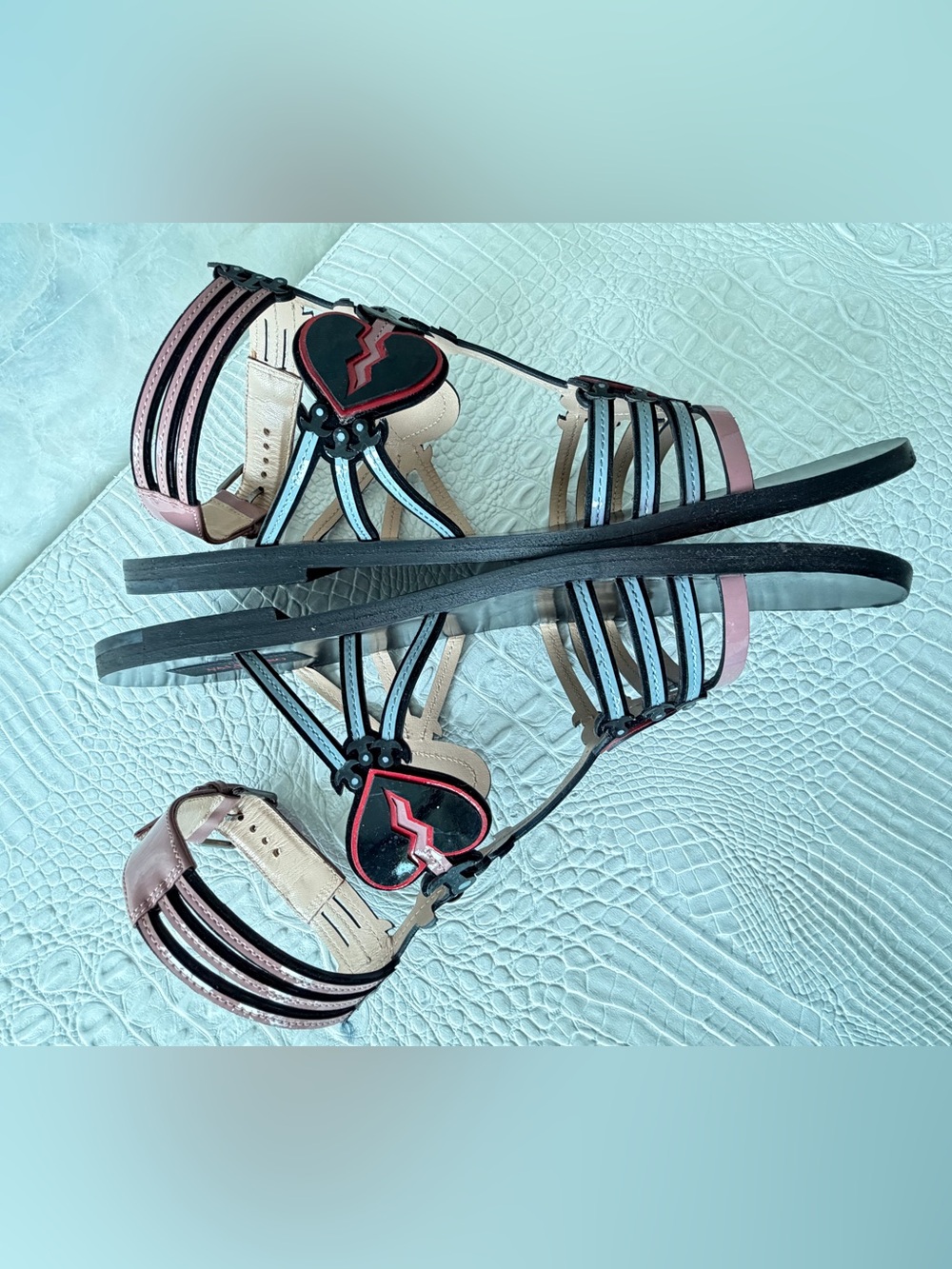 Valentino Garavani Women’s Black and Pink Heart-Strap Sandals Size 40, US 9,5 - Picture 13 of 17